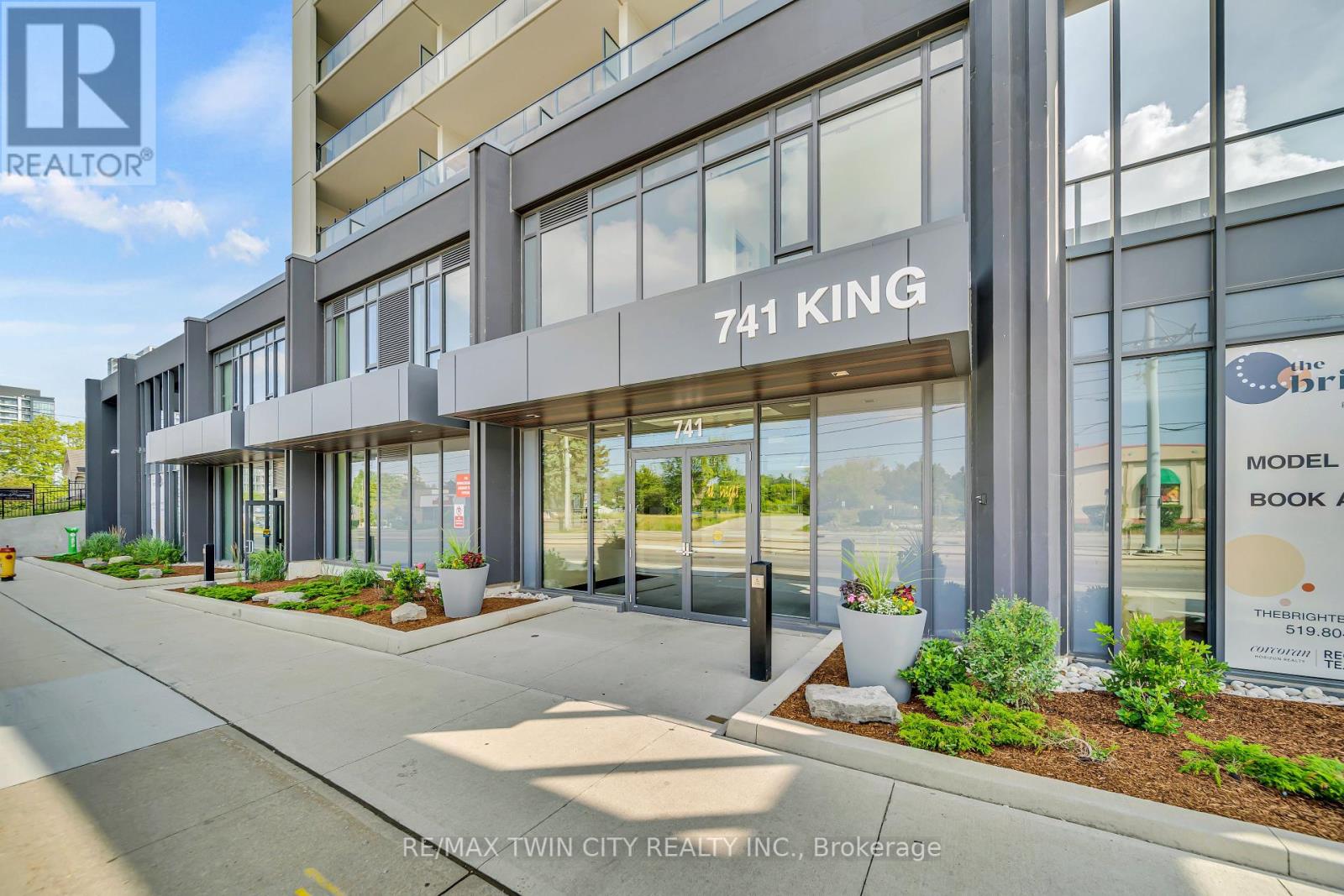 906 - 741 King Street W, Kitchener, Ontario  N2G 1E5 - Photo 2 - X12380528