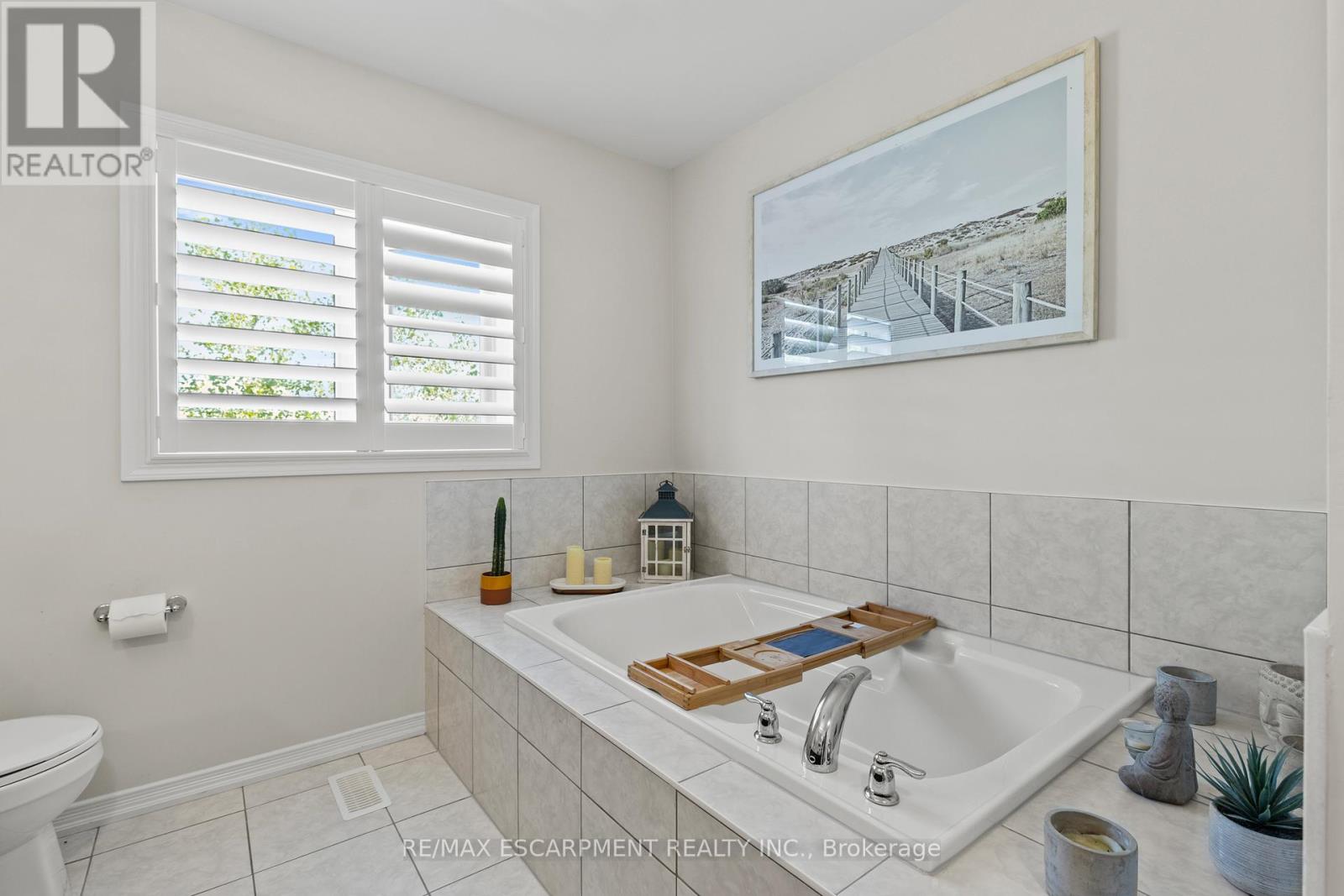 62 Esther Crescent, Thorold, Ontario  L3B 0G2 - Photo 24 - X12380535