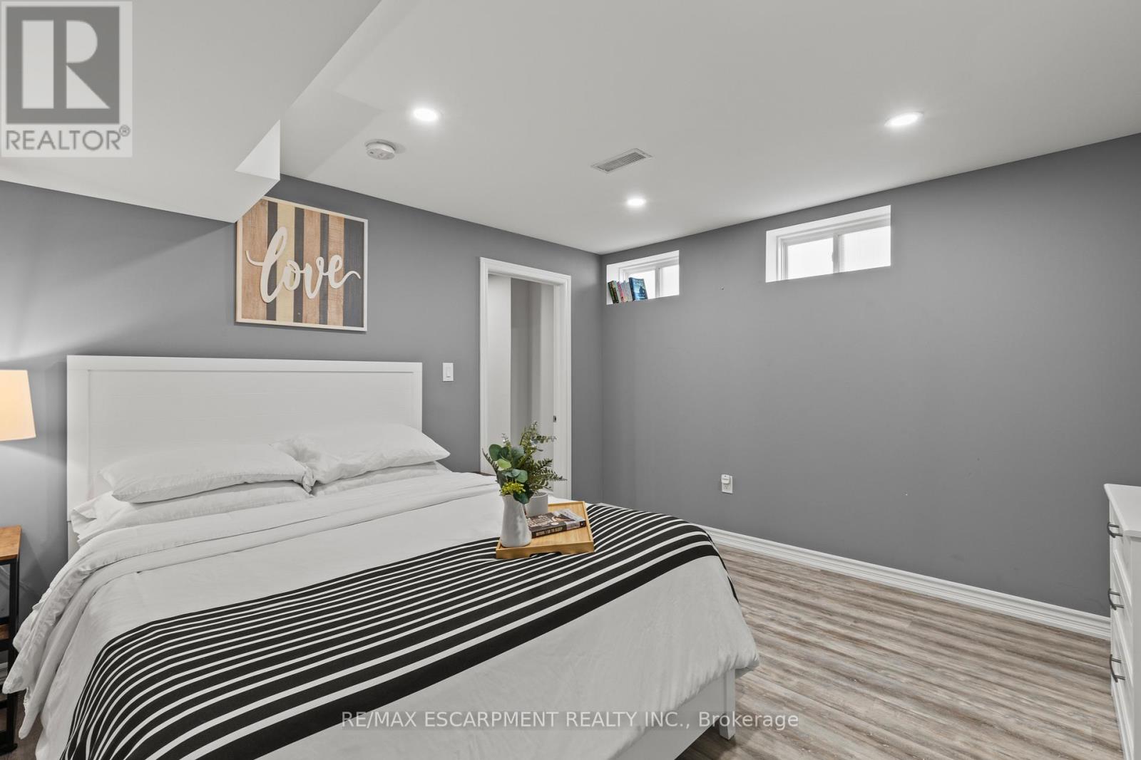 62 Esther Crescent, Thorold, Ontario  L3B 0G2 - Photo 41 - X12380535