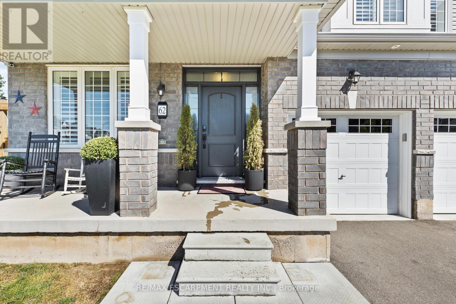62 Esther Crescent, Thorold, Ontario  L3B 0G2 - Photo 5 - X12380535