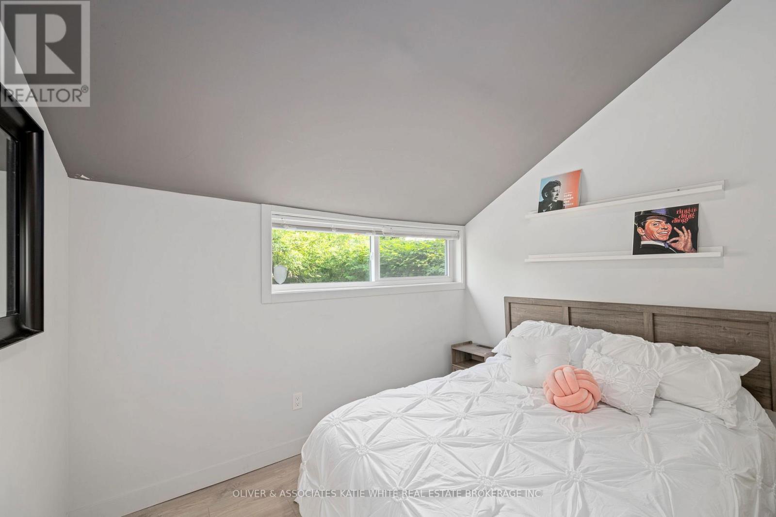 452 South Street, London East (East K), Ontario  N6B 1C2 - Photo 10 - X12380719