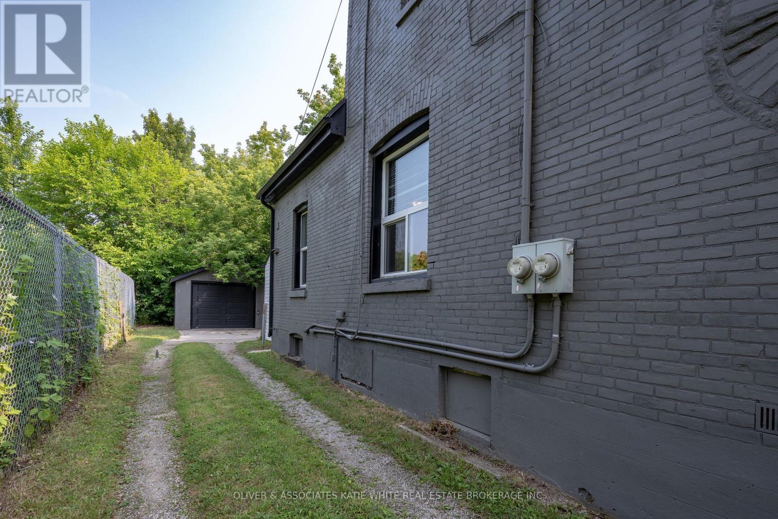 452 South Street, London East (East K), Ontario  N6B 1C2 - Photo 2 - X12380719