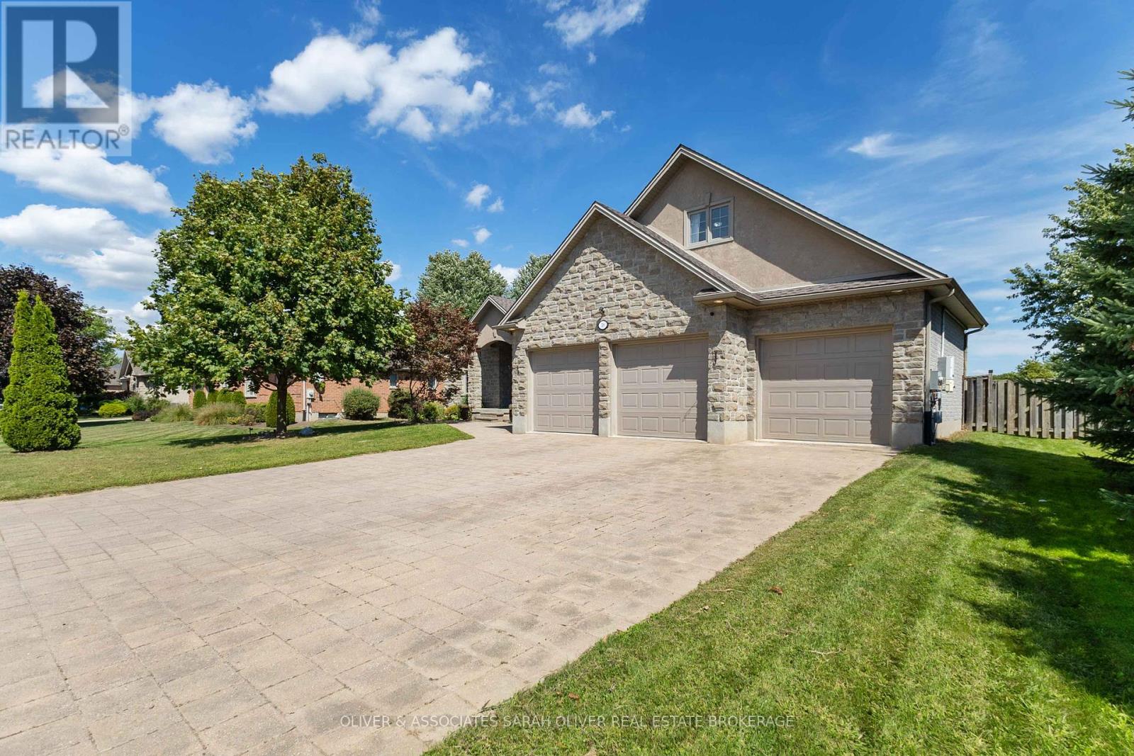 18 Highland Street, Middlesex Centre, Ontario  N0L 1E0 - Photo 2 - X12380748