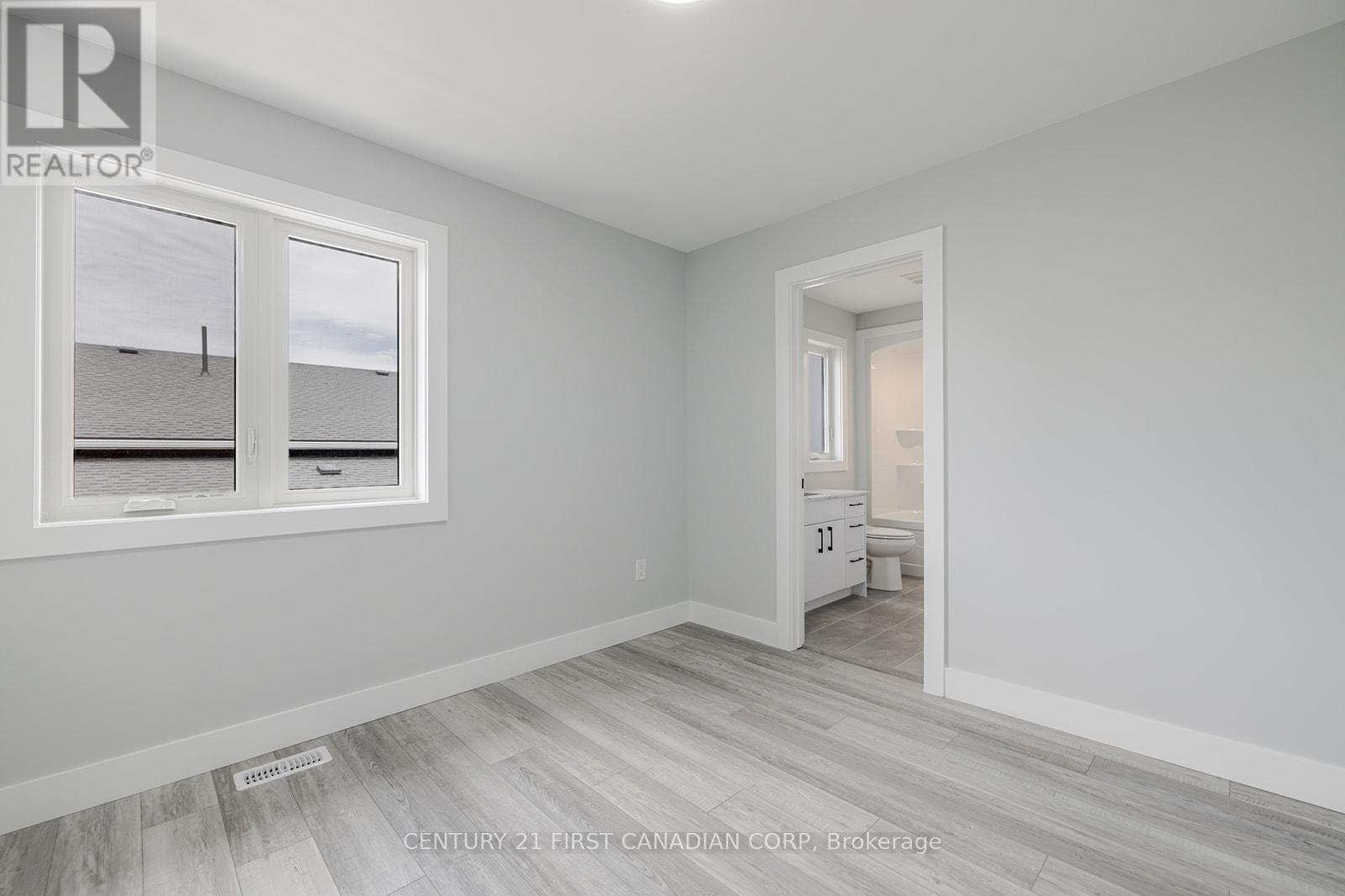 109 Ross Street, St. Thomas, Ontario  N5R 3X8 - Photo 11 - X12380813