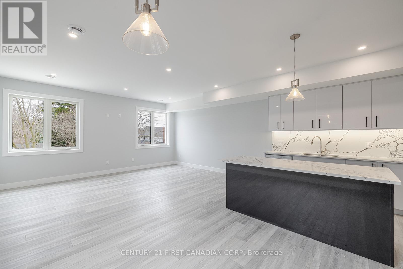109 Ross Street, St. Thomas, Ontario  N5R 3X8 - Photo 4 - X12380813