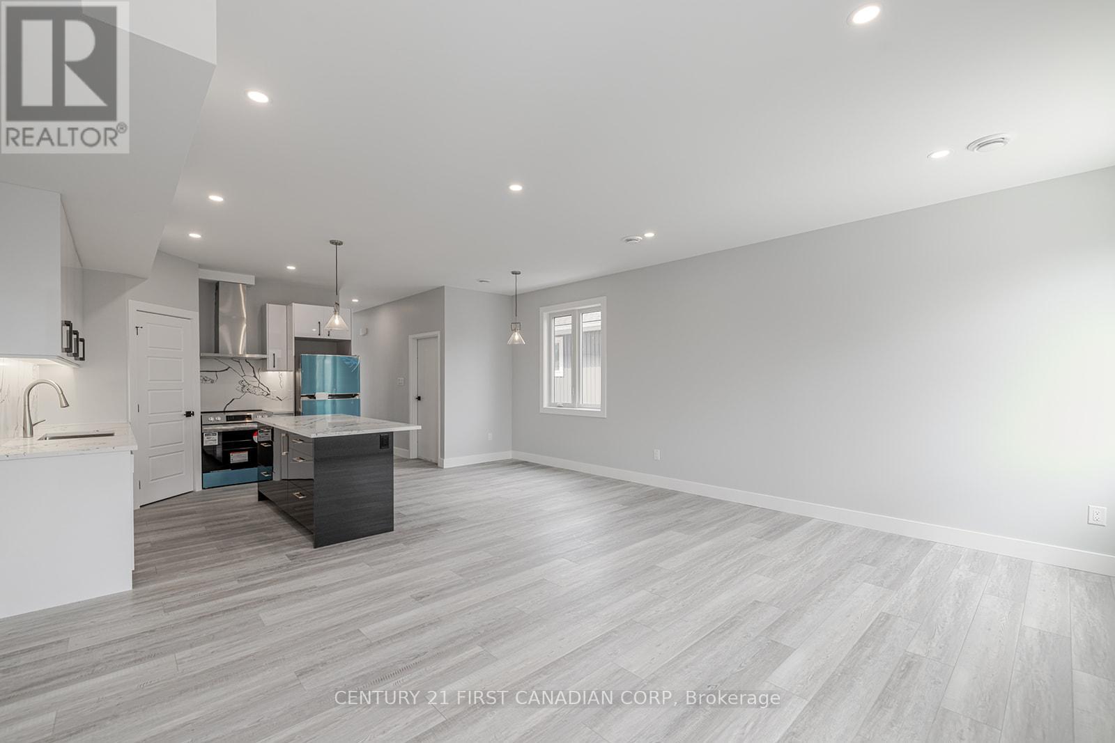 109 Ross Street, St. Thomas, Ontario  N5R 3X8 - Photo 5 - X12380813