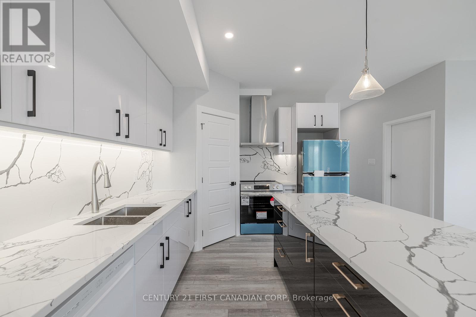 109 Ross Street, St. Thomas, Ontario  N5R 3X8 - Photo 6 - X12380813