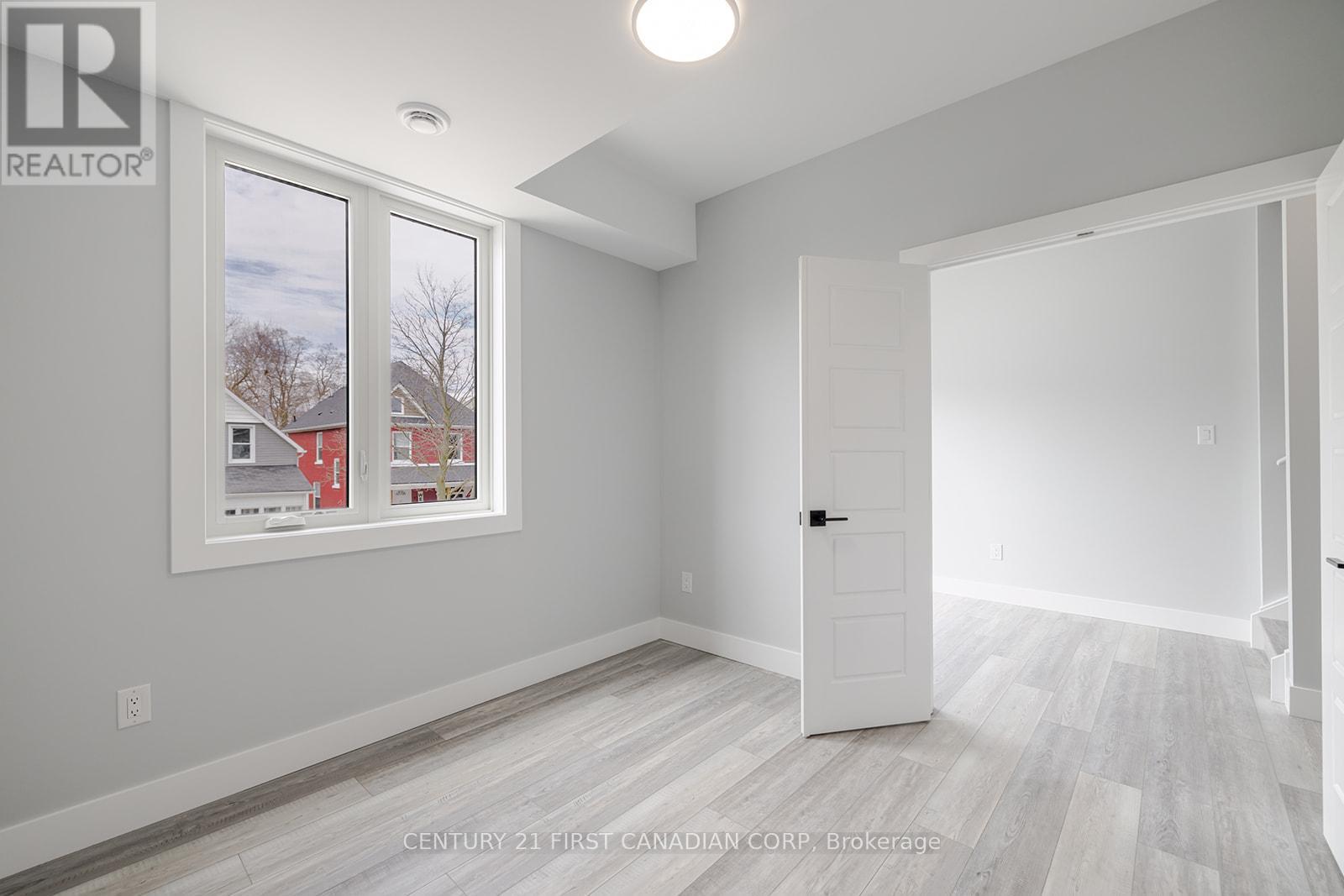 109 Ross Street, St. Thomas, Ontario  N5R 3X8 - Photo 7 - X12380813