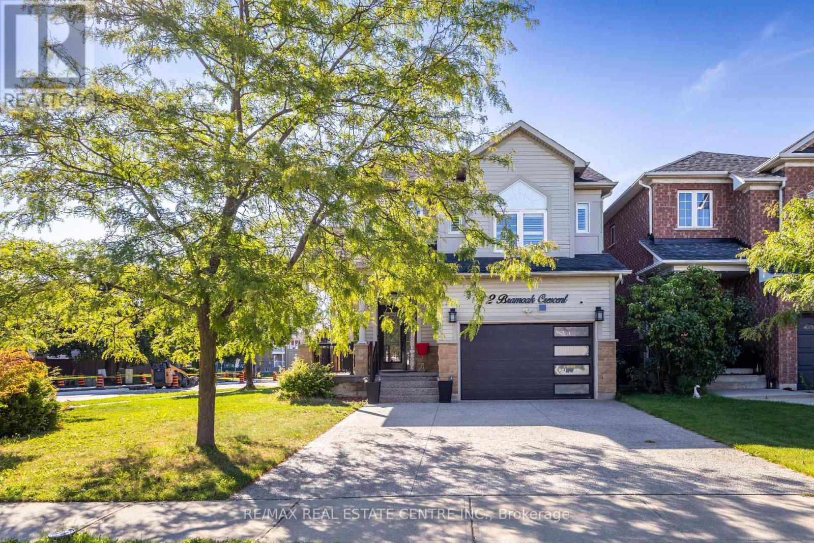 2 Bramoak Crescent, Brampton, Ontario  L7A 1T7 - Photo 2 - W12377399