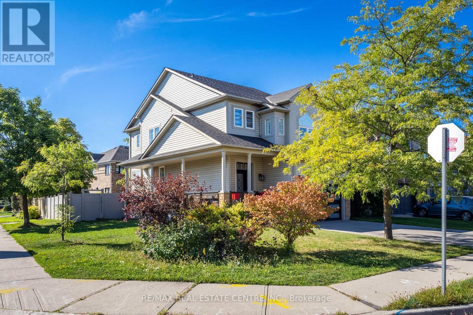 2 Bramoak Crescent, Brampton, Ontario  L7A 1T7 - Photo 3 - W12377399