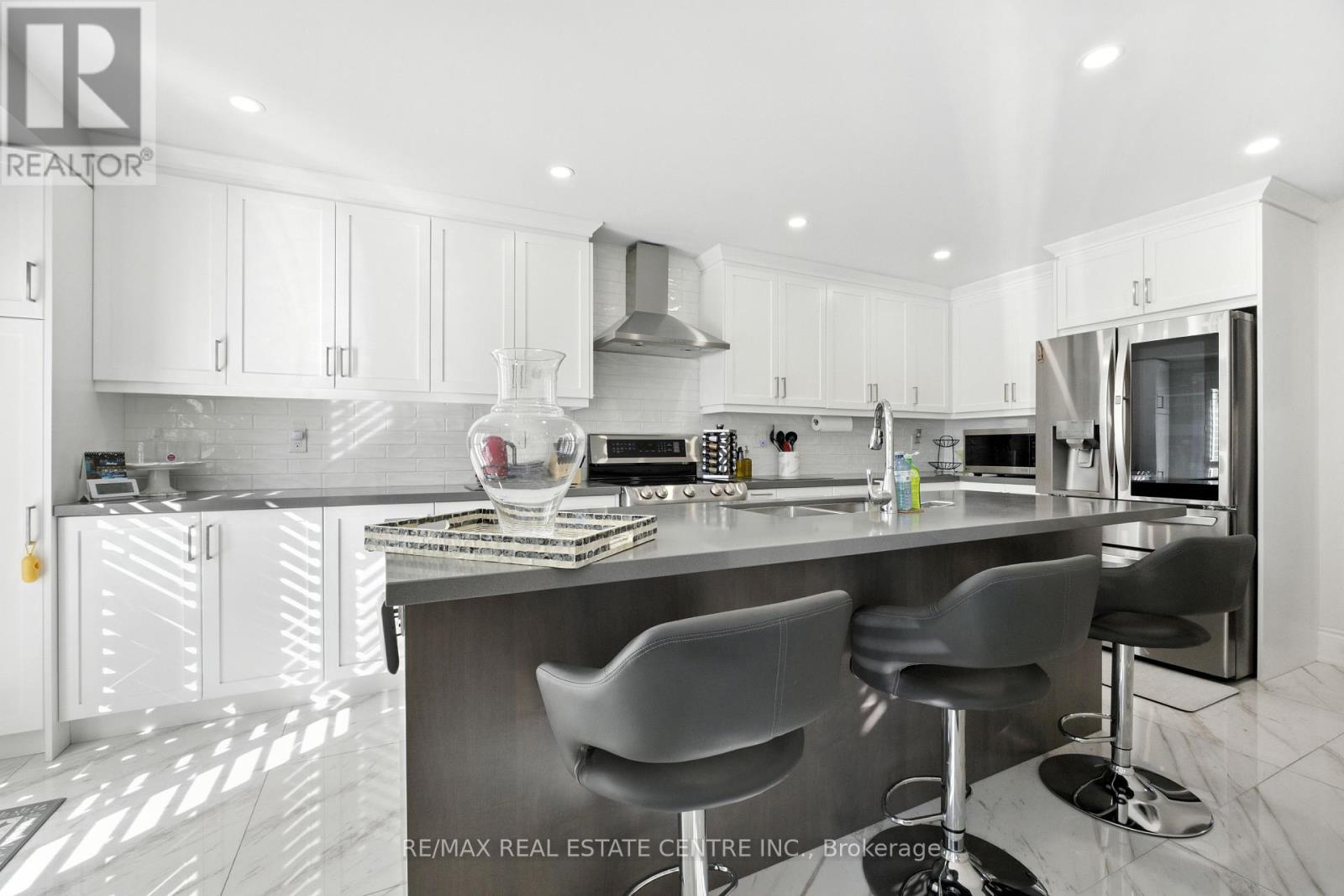 2 Bramoak Crescent, Brampton, Ontario  L7A 1T7 - Photo 15 - W12377399