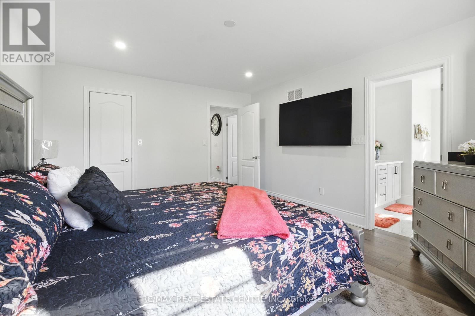 2 Bramoak Crescent, Brampton, Ontario  L7A 1T7 - Photo 25 - W12377399