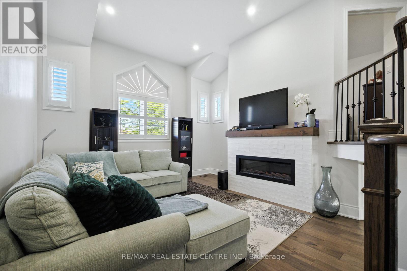 2 Bramoak Crescent, Brampton, Ontario  L7A 1T7 - Photo 20 - W12377399