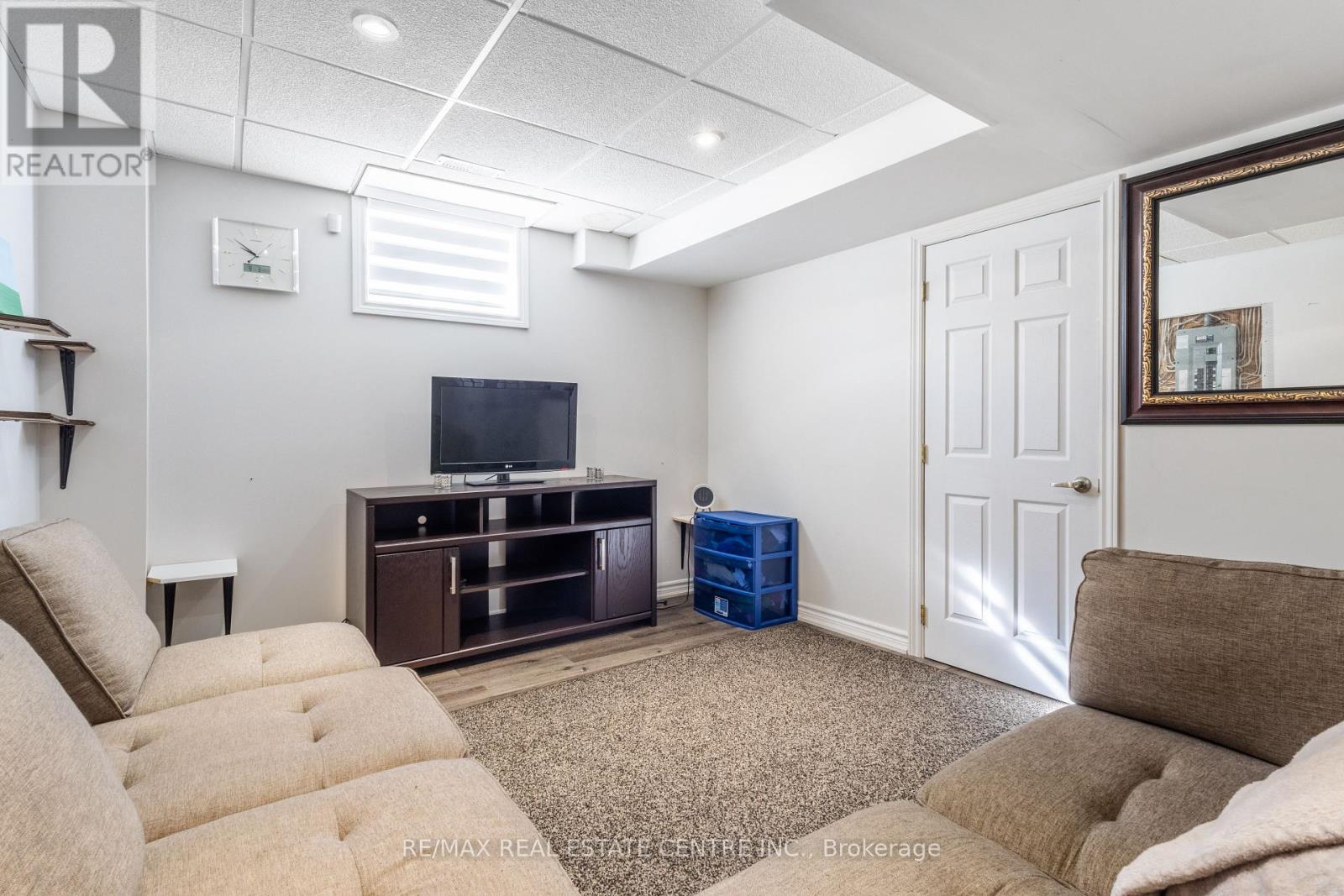 2 Bramoak Crescent, Brampton, Ontario  L7A 1T7 - Photo 35 - W12377399