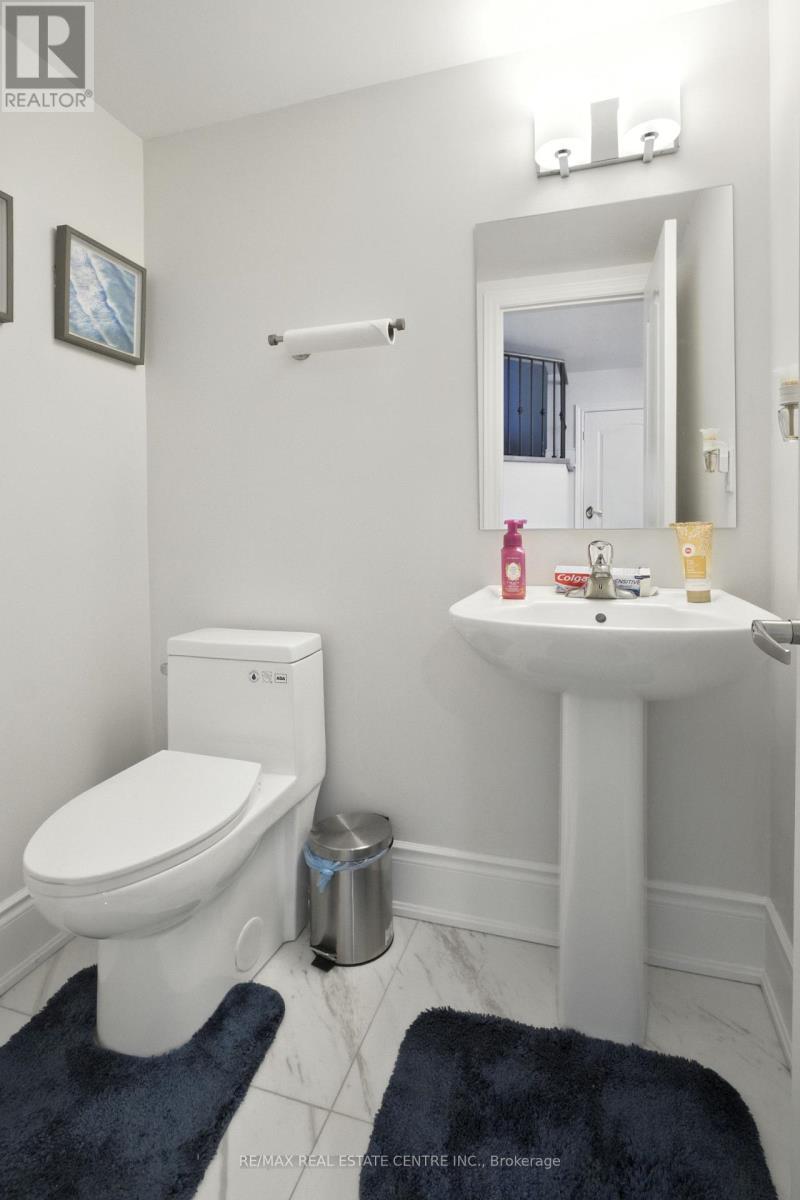 2 Bramoak Crescent, Brampton, Ontario  L7A 1T7 - Photo 19 - W12377399