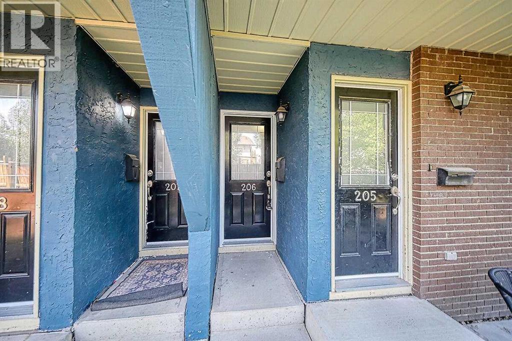 Property at 206, 2200 Woodview Drive SW image 3
