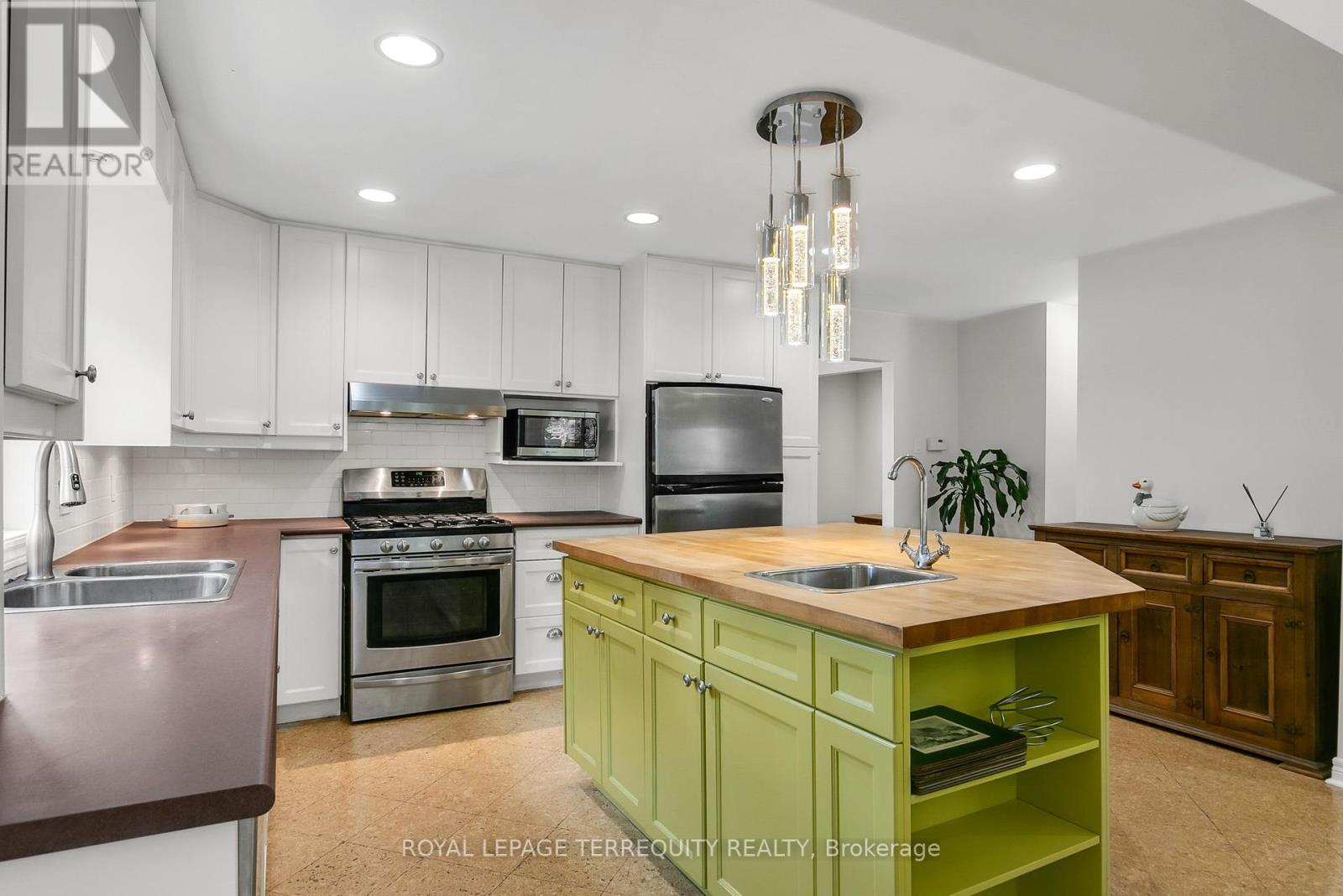 11 Urbandale Avenue, Toronto, Ontario  M2M 2G9 - Photo 7 - C12380641