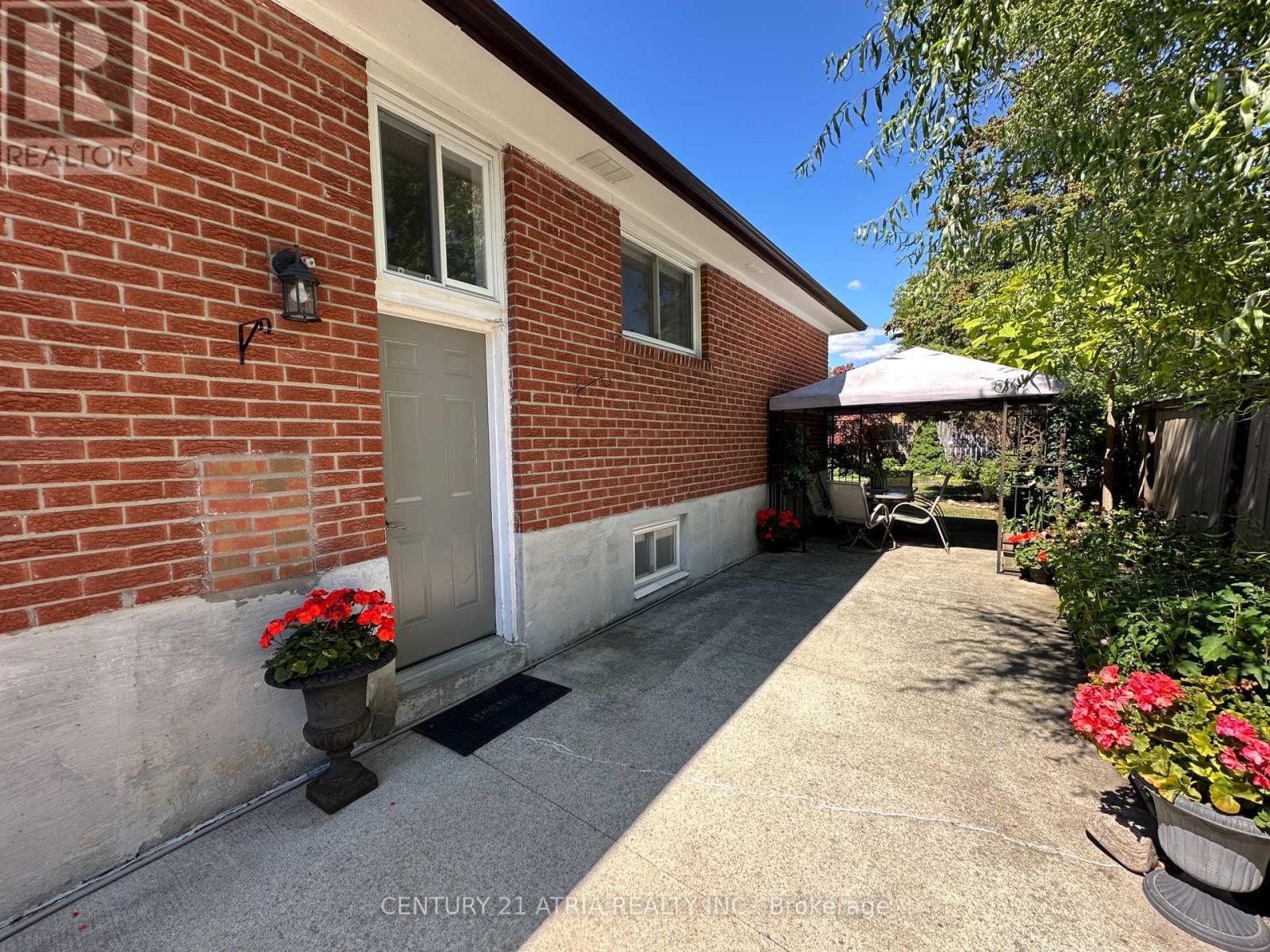 18 Reiber Crescent, Toronto, Ontario  M2H 1C4 - Photo 3 - C12380642