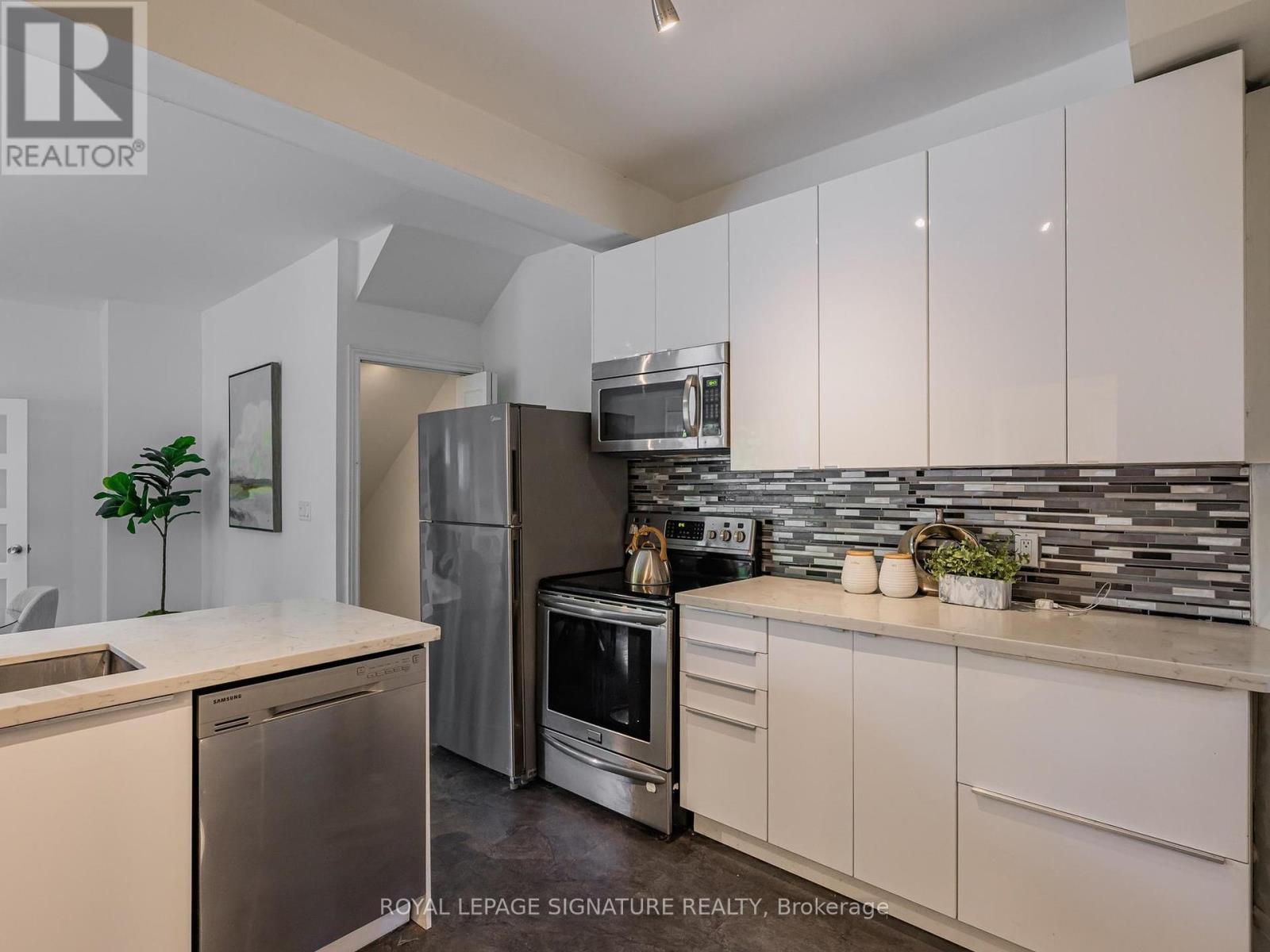 8 Fairford Avenue, Toronto, Ontario  M4L 2J6 - Photo 12 - E12380565