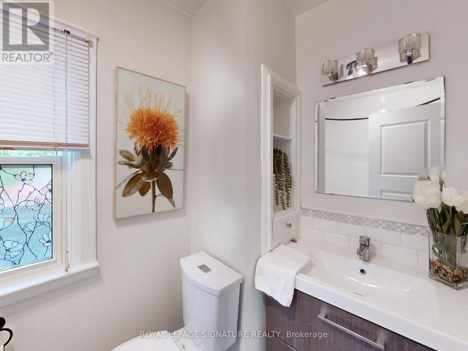 8 Fairford Avenue, Toronto, Ontario  M4L 2J6 - Photo 14 - E12380565