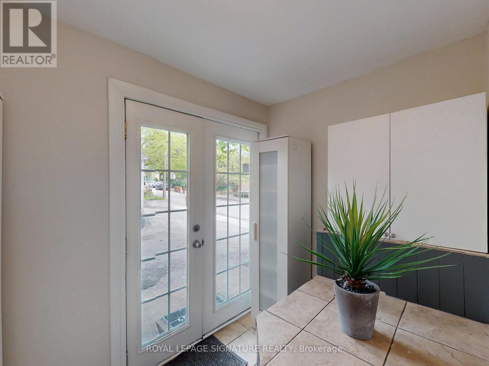 8 Fairford Avenue, Toronto, Ontario  M4L 2J6 - Photo 15 - E12380565