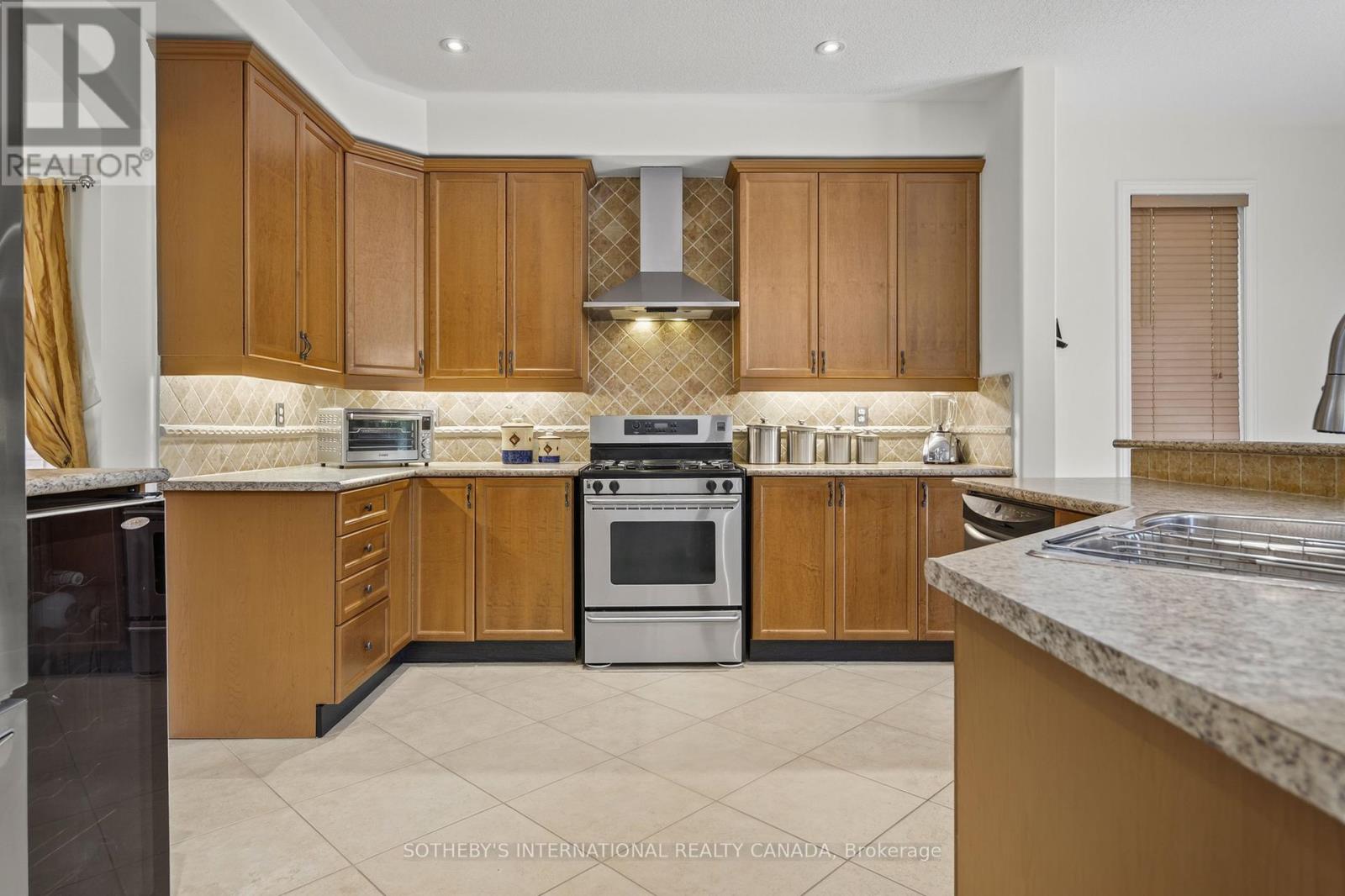 12 Parisian Crescent, Barrie, Ontario  L4N 0Y9 - Photo 14 - S12380612