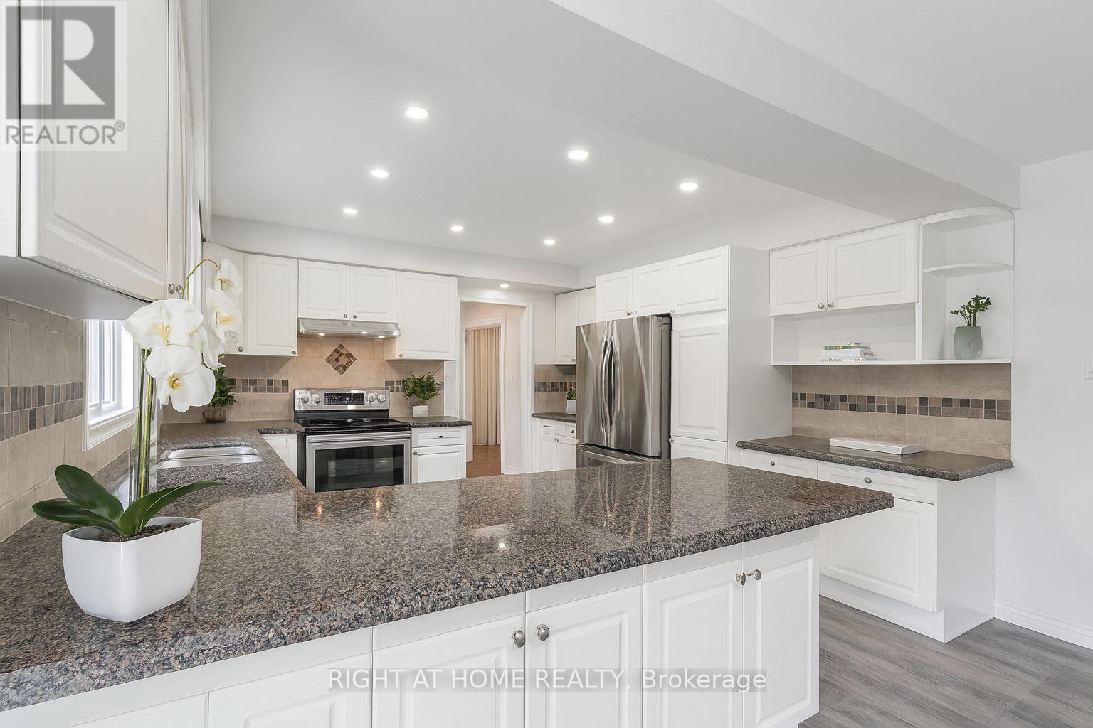 32 Grandview Crescent, Bradford West Gwillimbury, Ontario  L3Z 3L1 - Photo 12 - N12363239