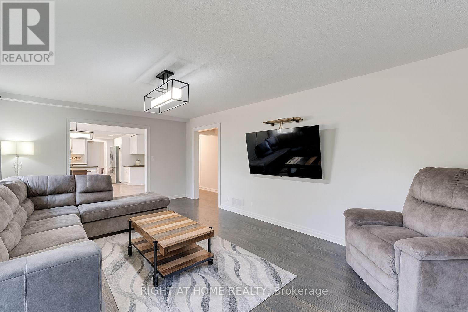 32 Grandview Crescent, Bradford West Gwillimbury, Ontario  L3Z 3L1 - Photo 9 - N12363239