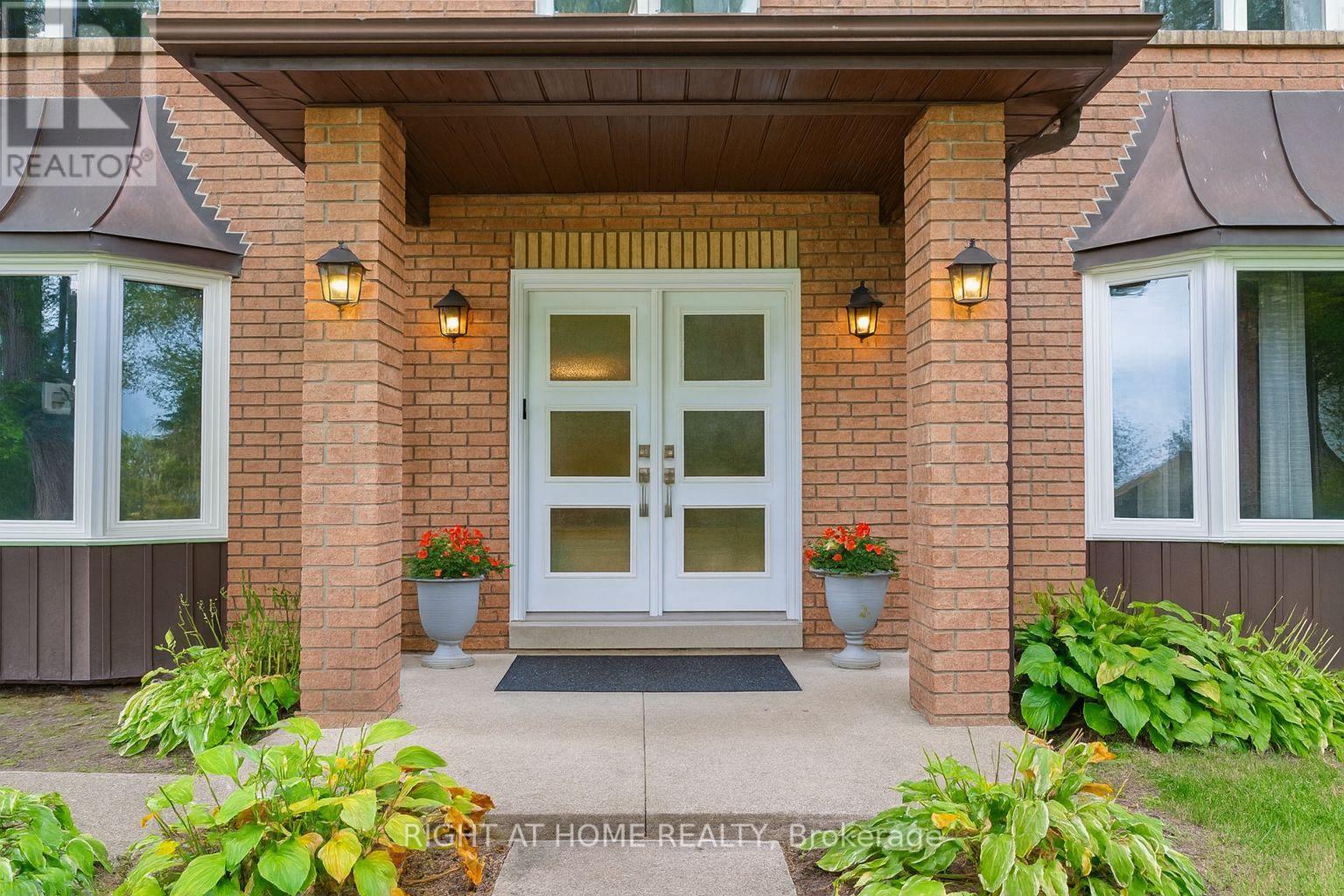 32 Grandview Crescent, Bradford West Gwillimbury, Ontario  L3Z 3L1 - Photo 5 - N12363239