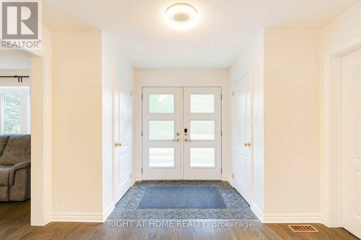 32 Grandview Crescent, Bradford West Gwillimbury, Ontario  L3Z 3L1 - Photo 6 - N12363239