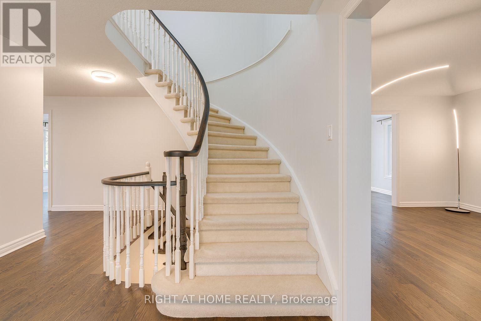 32 Grandview Crescent, Bradford West Gwillimbury, Ontario  L3Z 3L1 - Photo 7 - N12363239