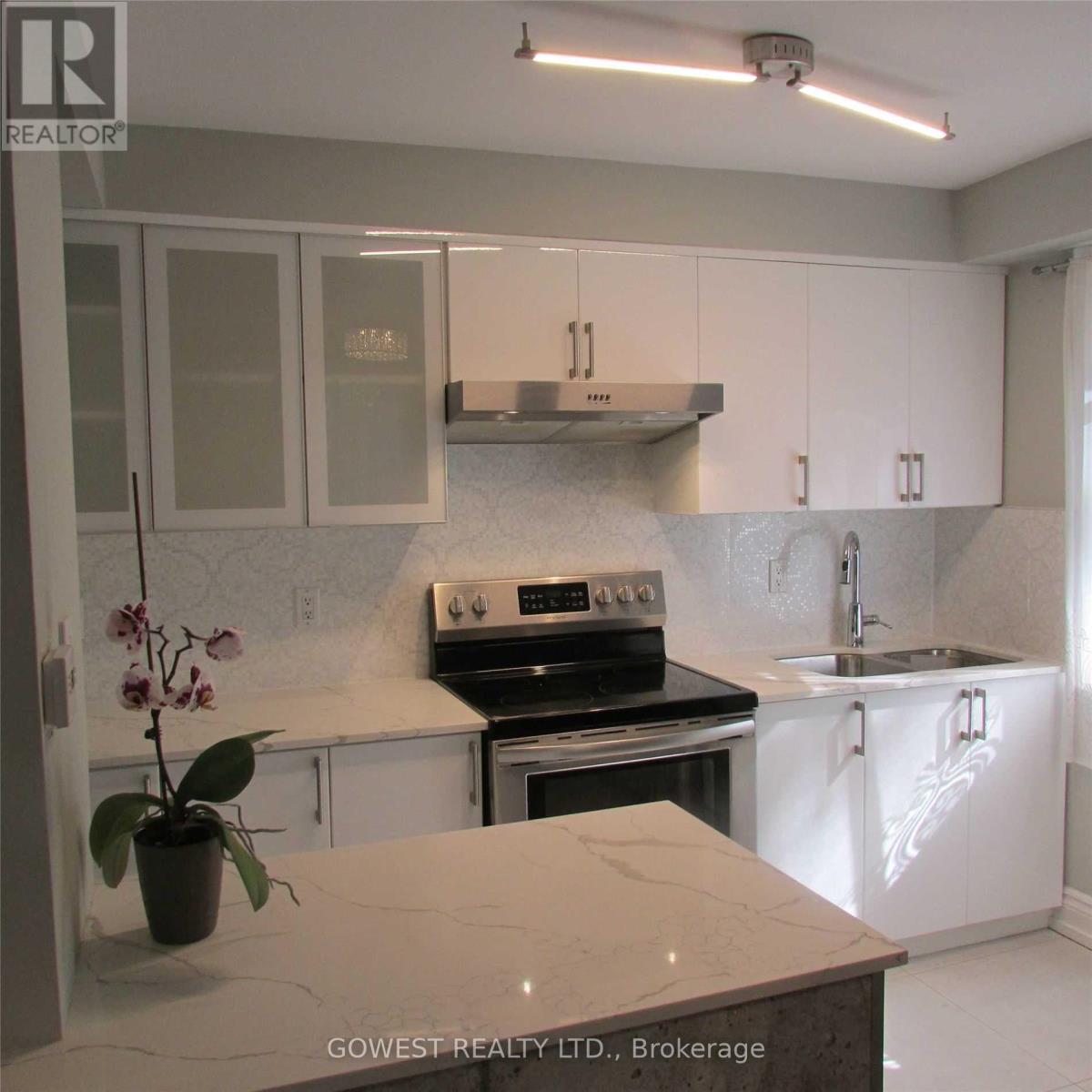 19b - 19 Troy Street, Mississauga, Ontario  L5G 1S6 - Photo 5 - W12380568