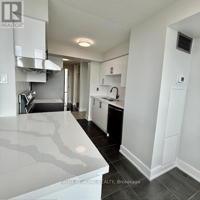 1808 - 700 Constellation Drive, Mississauga, Ontario  L5R 3G8 - Photo 11 - W12380572