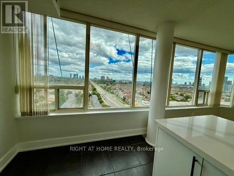 1808 - 700 Constellation Drive, Mississauga, Ontario  L5R 3G8 - Photo 13 - W12380572