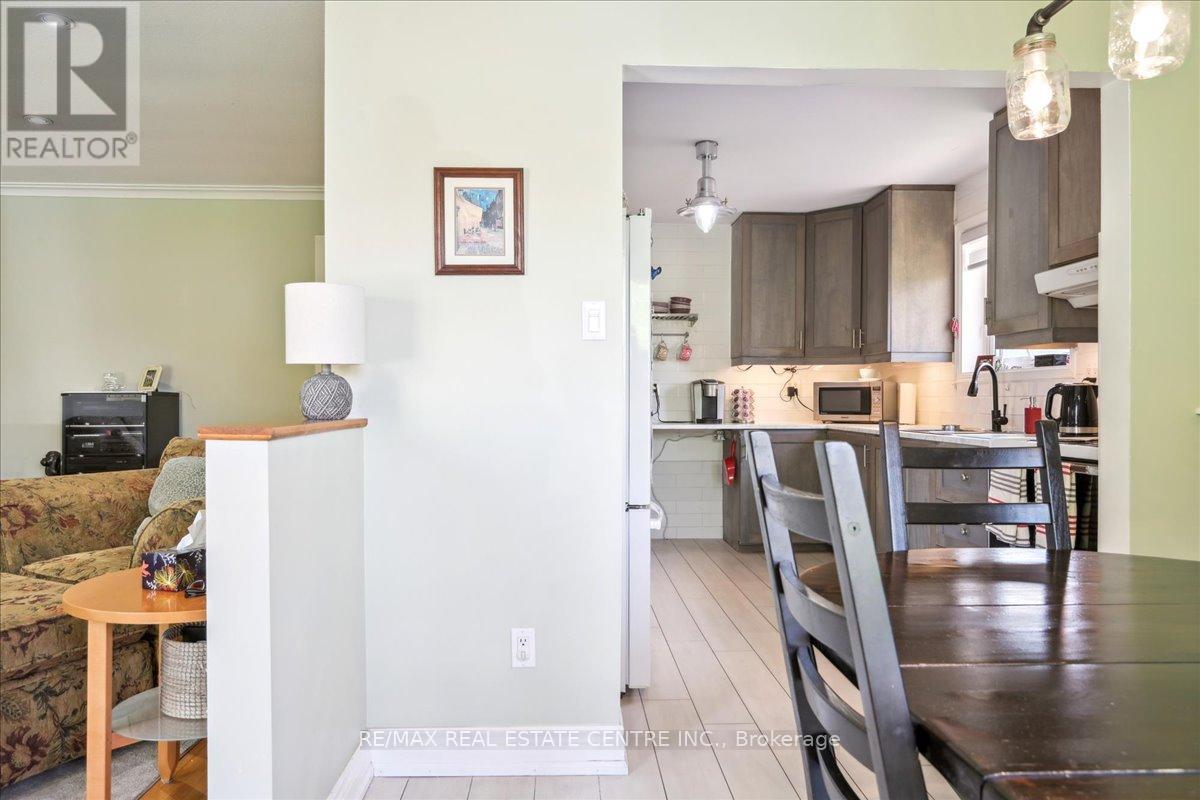 74 Mountainview Road S, Halton Hills, Ontario  L7G 4K5 - Photo 6 - W12380660