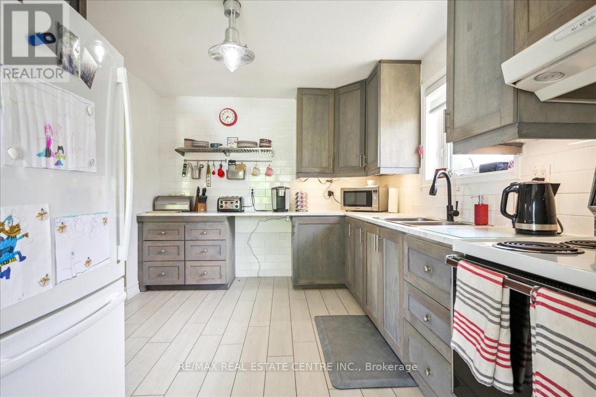 74 Mountainview Road S, Halton Hills, Ontario  L7G 4K5 - Photo 7 - W12380660