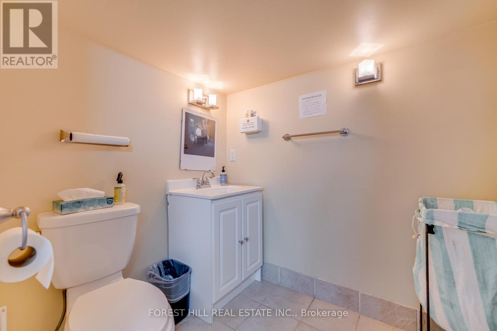 201 Queen Street S, Mississauga, Ontario  L5M 1L4 - Photo 15 - W12380693