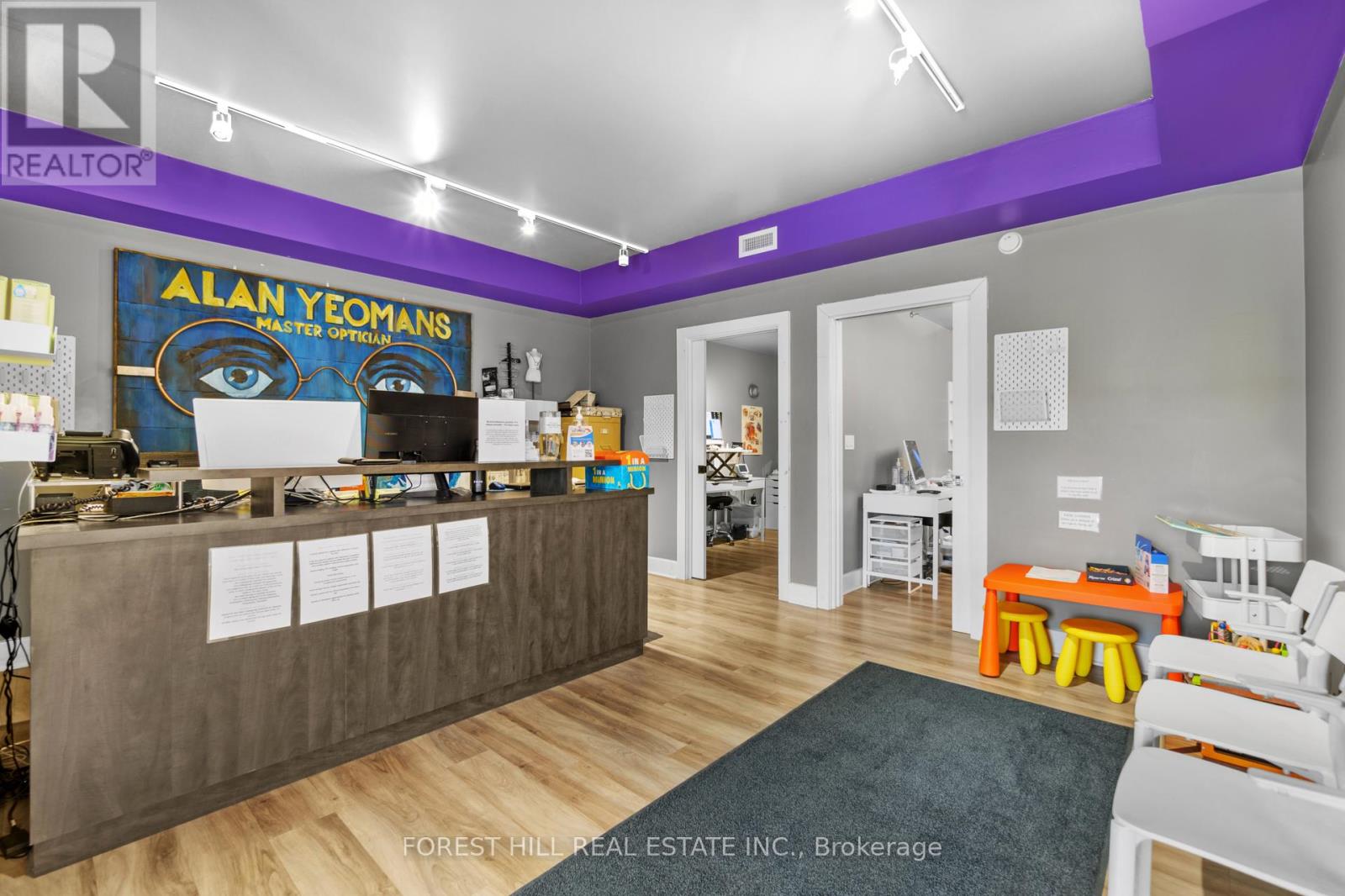 201 Queen Street S, Mississauga, Ontario  L5M 1L4 - Photo 9 - W12380693