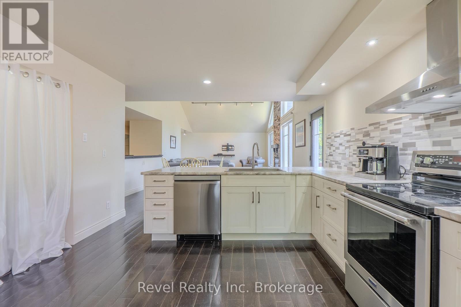 362 Chadbourne Drive, North Bay (Airport), Ontario  P1B 8G2 - Photo 11 - X12381066