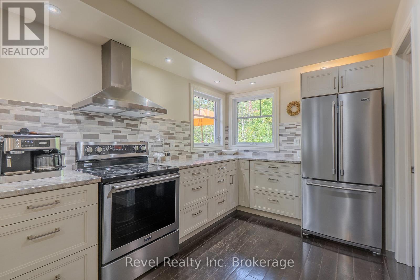 362 Chadbourne Drive, North Bay (Airport), Ontario  P1B 8G2 - Photo 6 - X12381066