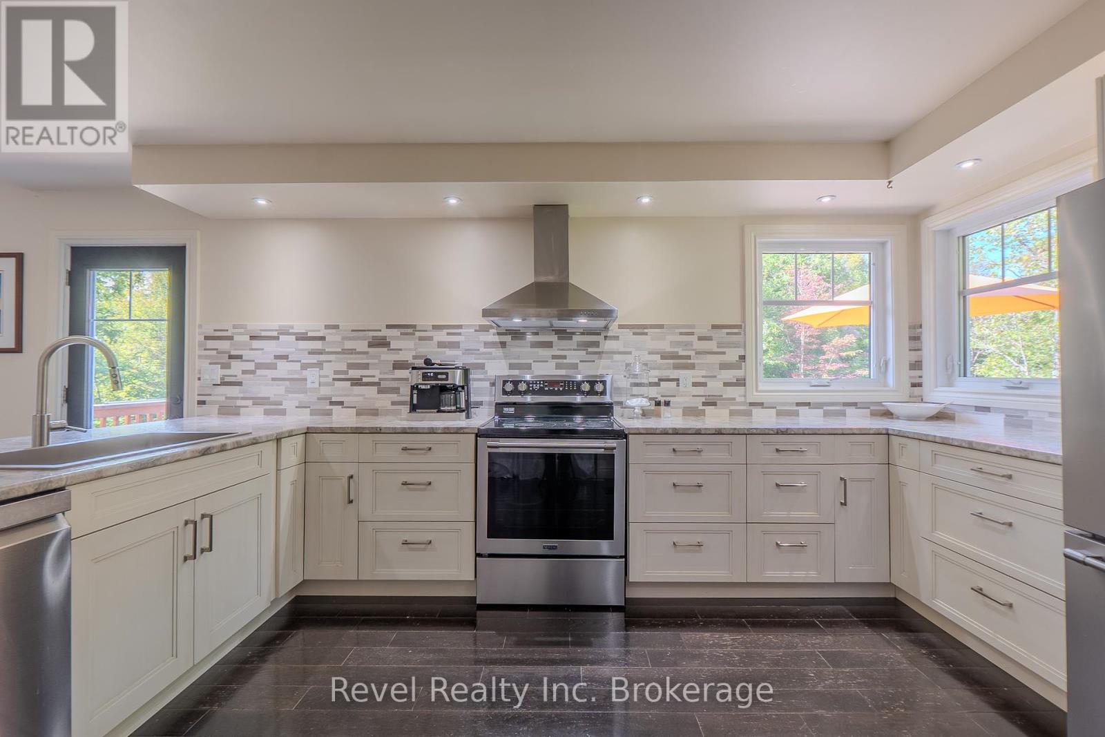 362 Chadbourne Drive, North Bay (Airport), Ontario  P1B 8G2 - Photo 8 - X12381066