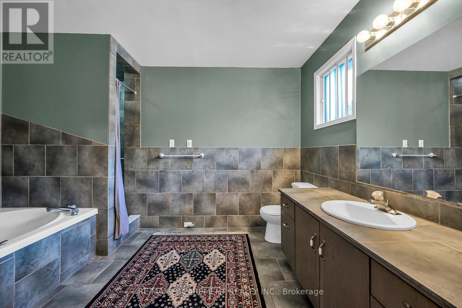70 Golfview Crescent, Hamilton, Ontario  L9H 6T6 - Photo 26 - X12380628