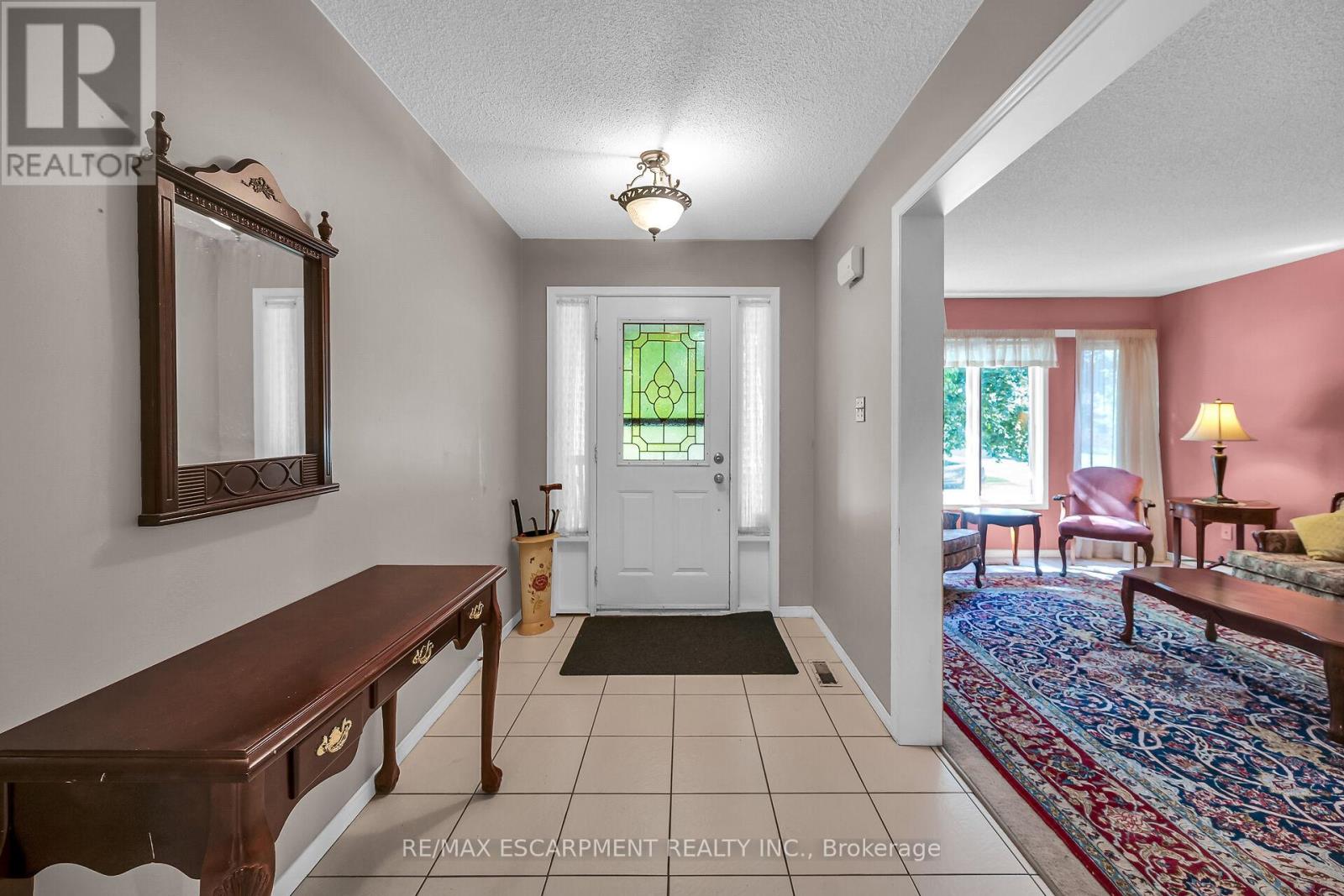 70 Golfview Crescent, Hamilton, Ontario  L9H 6T6 - Photo 4 - X12380628