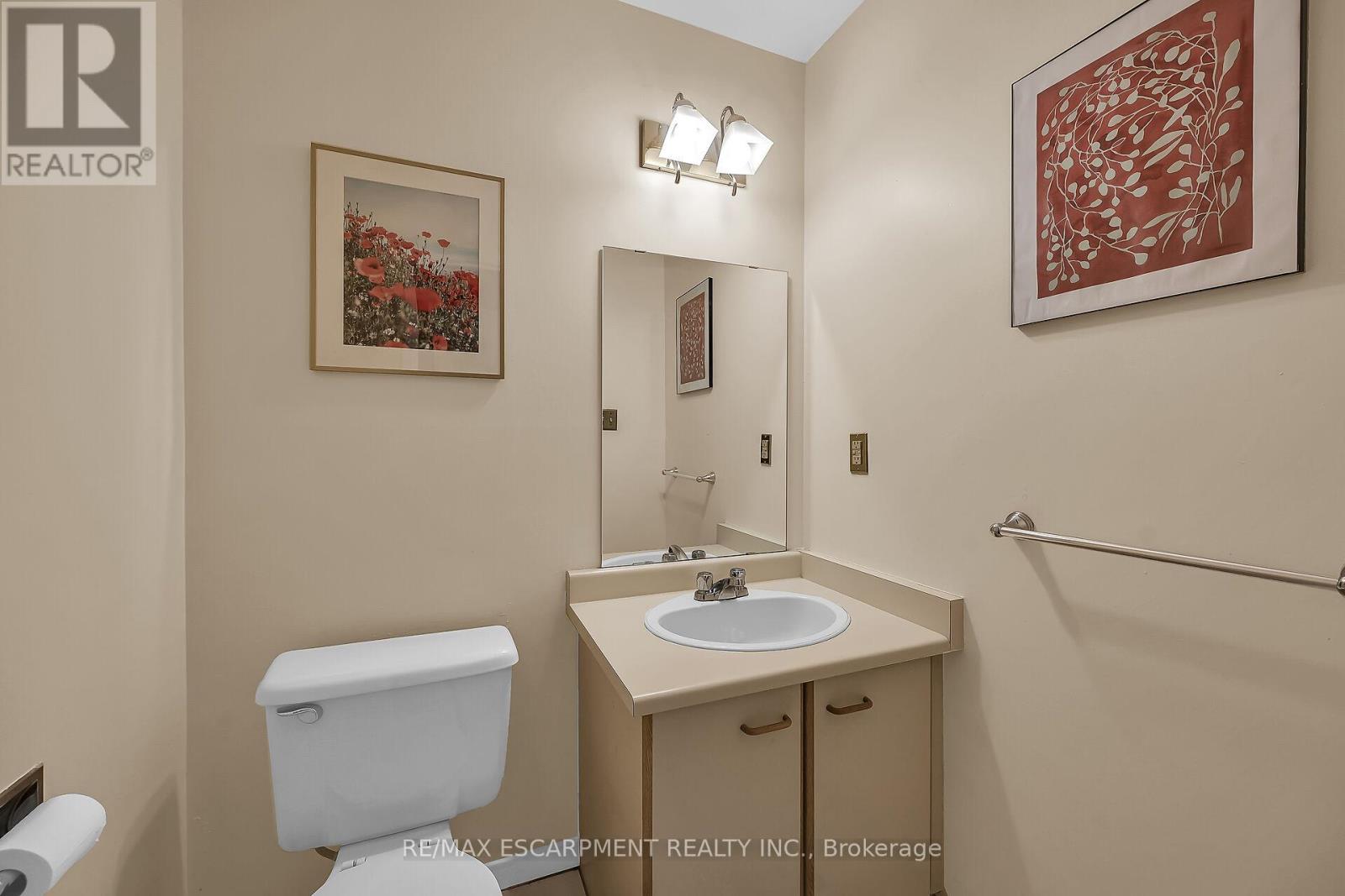 70 Golfview Crescent, Hamilton, Ontario  L9H 6T6 - Photo 9 - X12380628