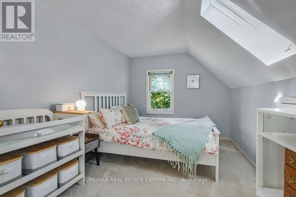 56 John Street W, Waterloo, Ontario  N2L 1B4 - Photo 18 - X12380655