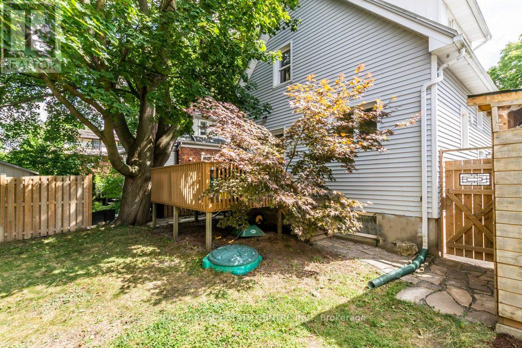 56 John Street W, Waterloo, Ontario  N2L 1B4 - Photo 34 - X12380655