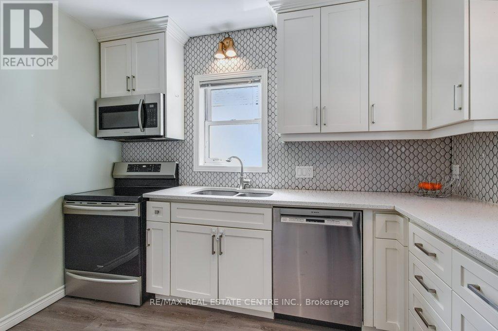 56 John Street W, Waterloo, Ontario  N2L 1B4 - Photo 7 - X12380655