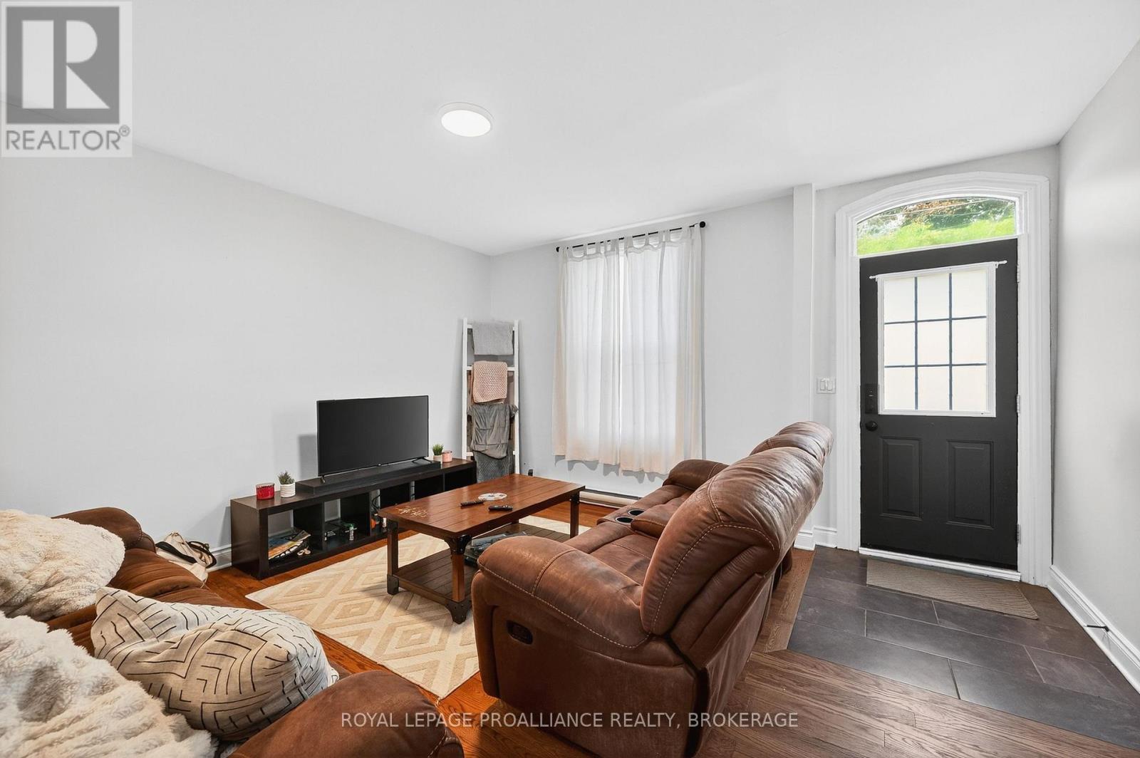 119 Montreal Street, Kingston, Ontario  K7K 3E9 - Photo 2 - X12381021