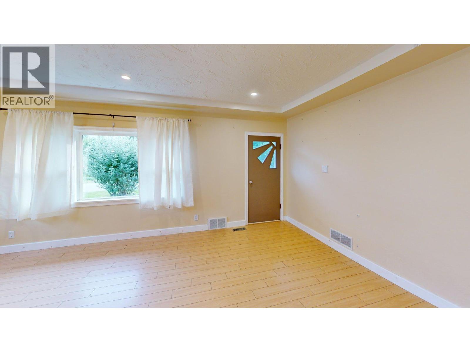 1301 6th Street, Genelle, British Columbia  V0G 1G0 - Photo 3 - 10361000