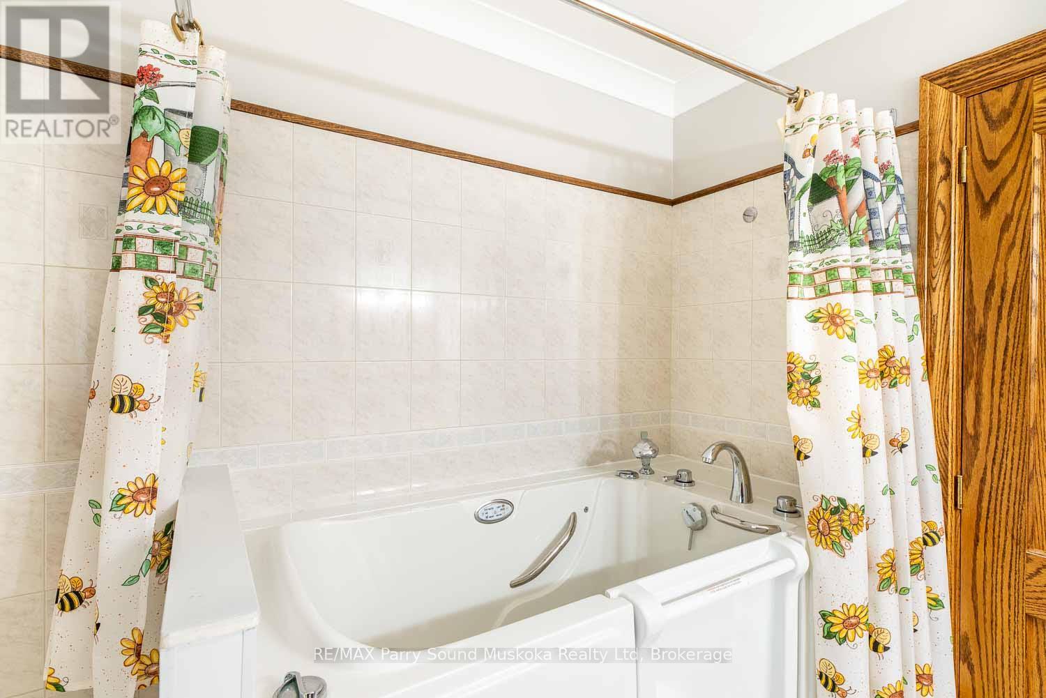 1889 South Horn Lake Road, Magnetawan, Ontario  P0A 1P0 - Photo 15 - X12381070